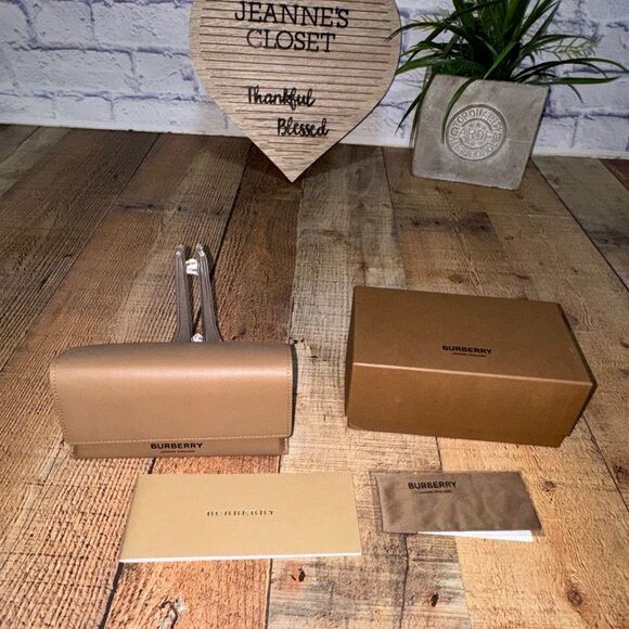 Burberry Camel Brown large Triangle Soft Leather sunglasses Case w/ Box Cloth - Picture 1 of 7